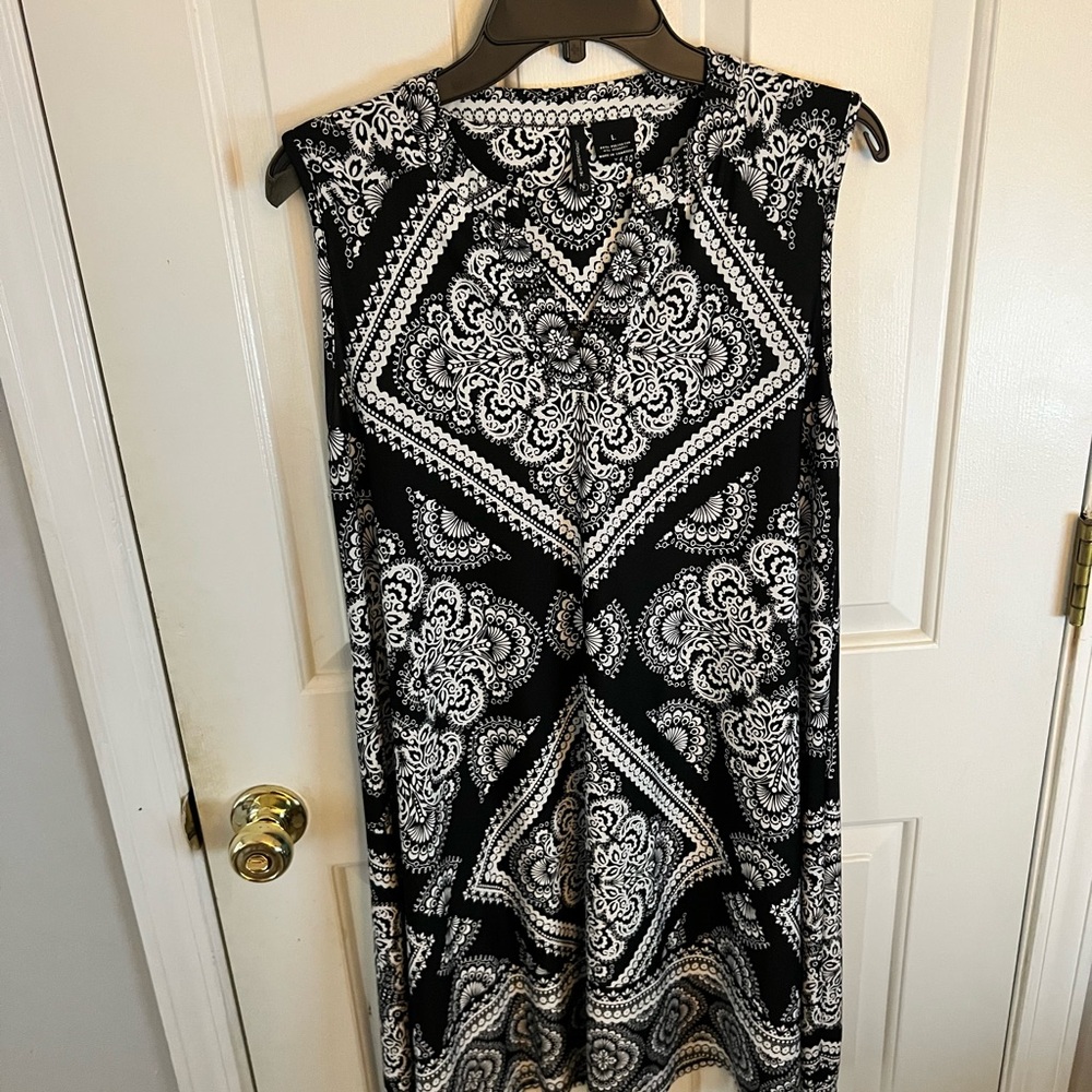 New Directions Black and White Paisley Midi Dress